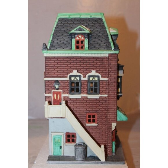 Dept 56 Christmas in the City - Dorothy's Dress Shop - Picture 4 of 8